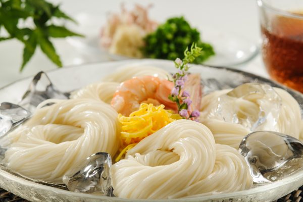 小川の贈答祭開催中