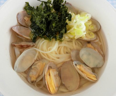 あさりたっぷり。磯の香り!白だし稲庭うどん